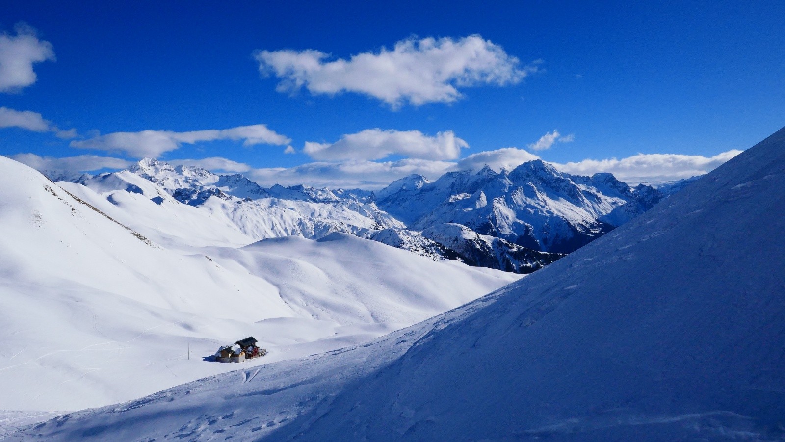 Refuge du Jovet sur fond de Vanoise.&nbsp;