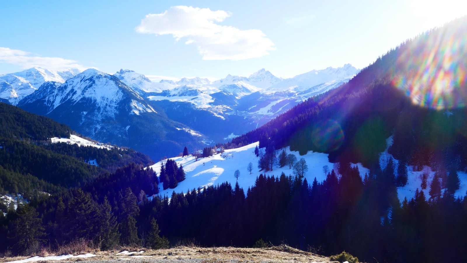 Hameau de la Cour face à l'usine...