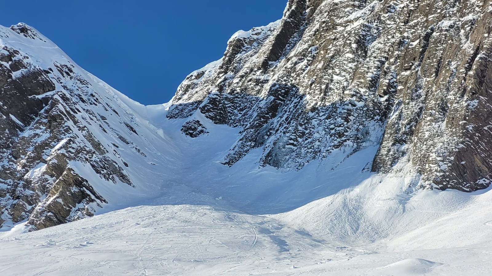 #1 La plaque en question en haut à gauche La plaque en question en haut à gauche