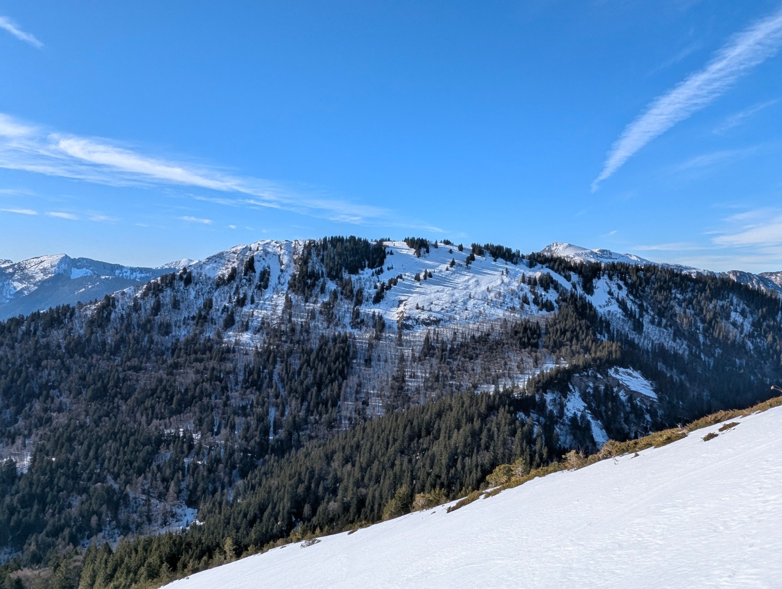 Face E vue des Lances