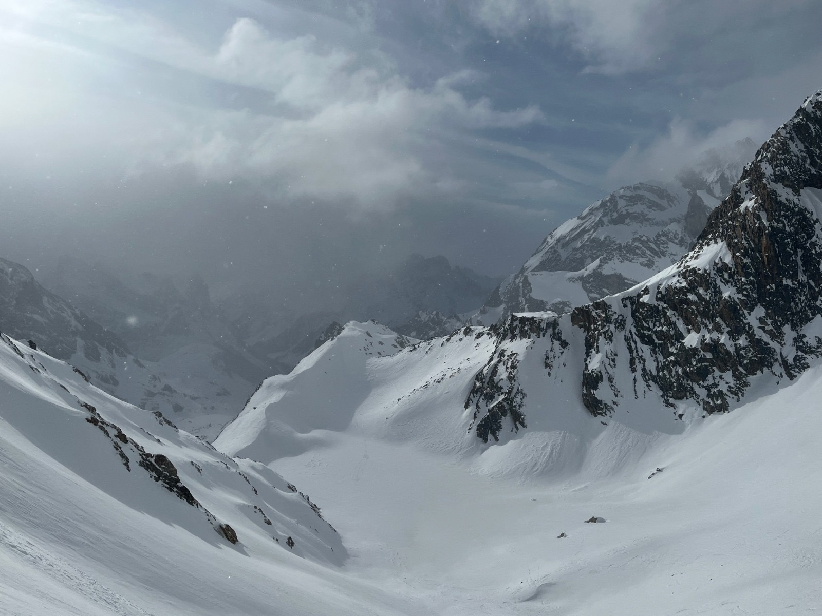 J3: vue sur Sechette depuis le col des Schistes 