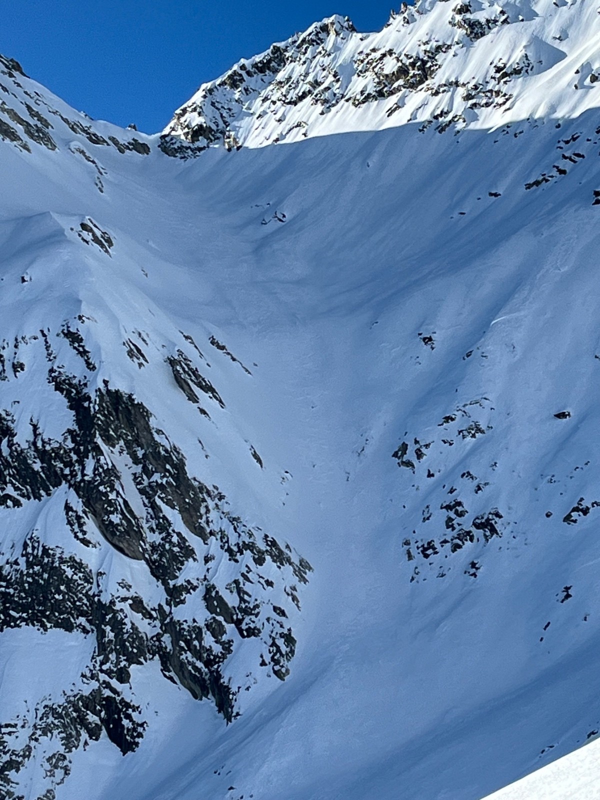 J1:Pente raide d'accès au Glacier du Vallonnet (nous a semblé peu sure)