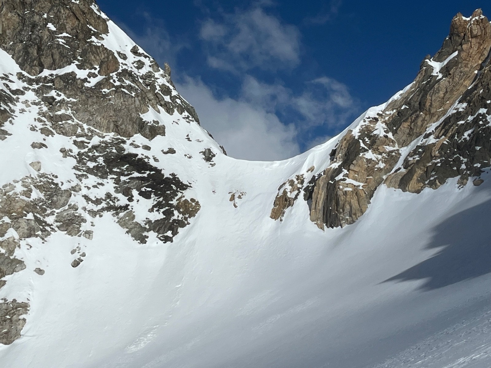 J2: col de la Glière qui nous a semblé bien plaqué (à mi pente à droite) 