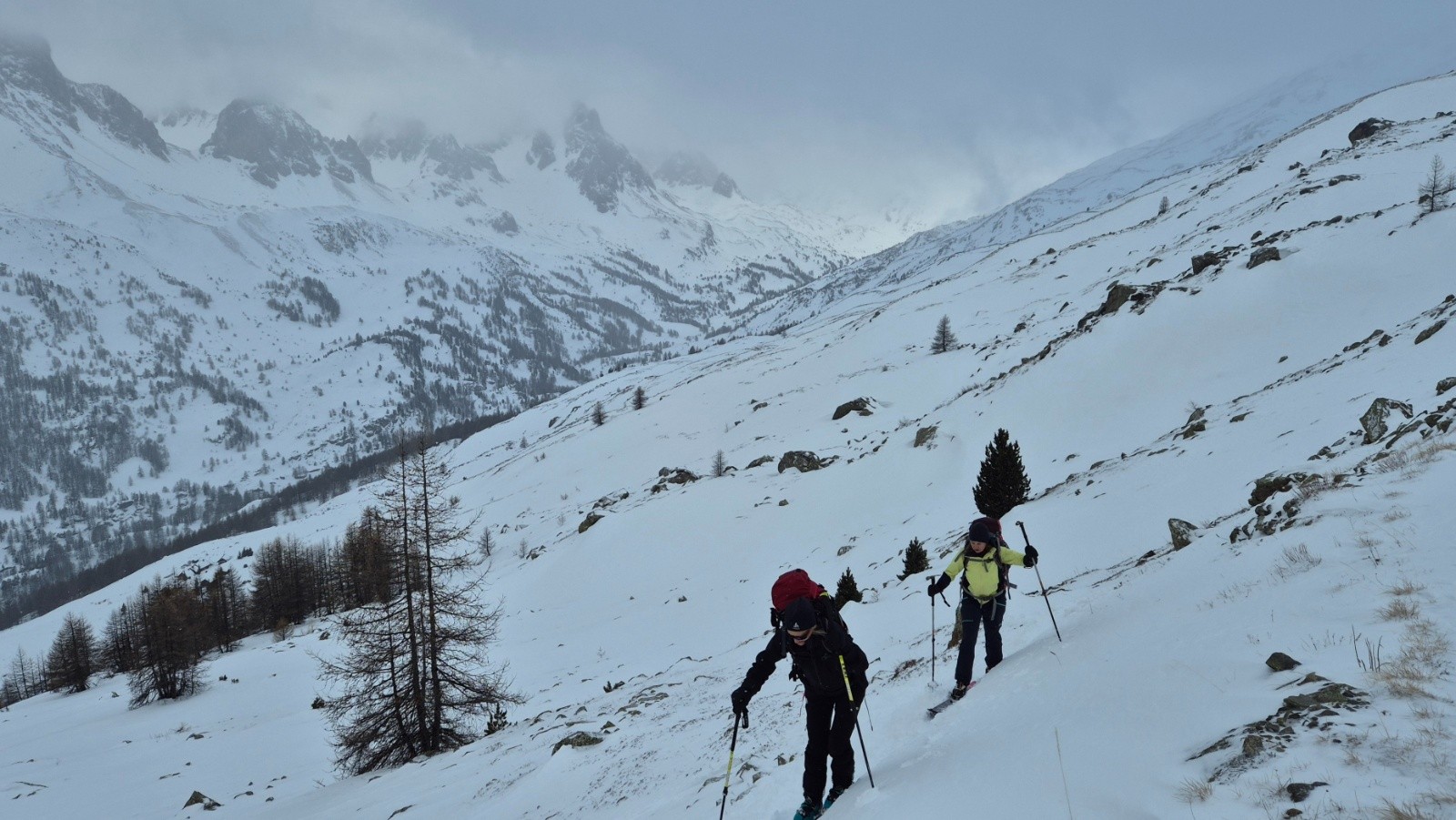 Montée au dessus de Ricou vers les lacs