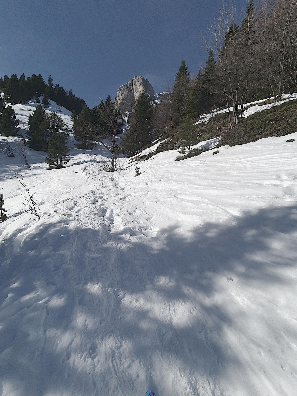 #2 Sous le Pas, on ne voit pas encore le Pas Sous le Pas, on ne voit pas encore le Pas