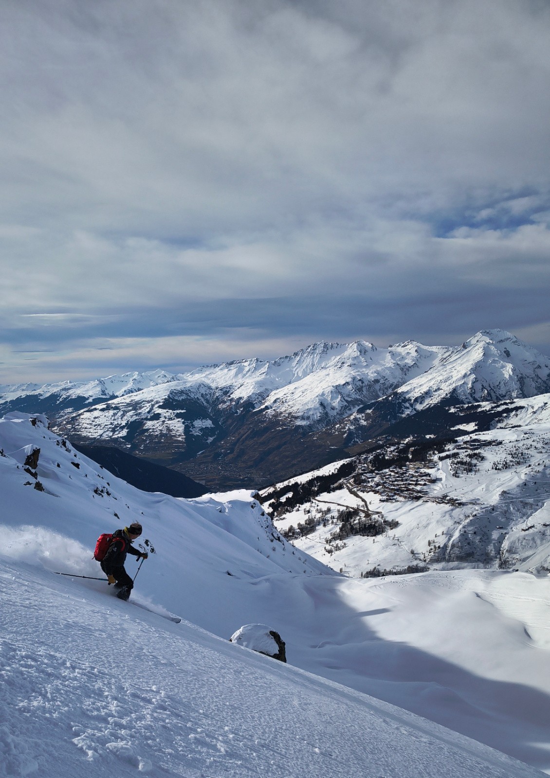 Le nivologue teste la neige, pour vous bien sur...