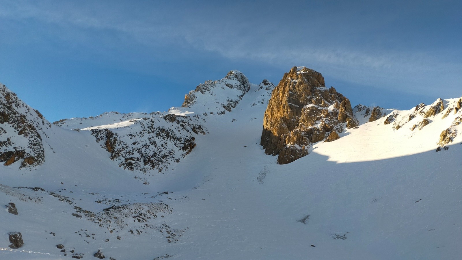  J1 Pic de la Moulinière, col des Béraudes sur la droite 