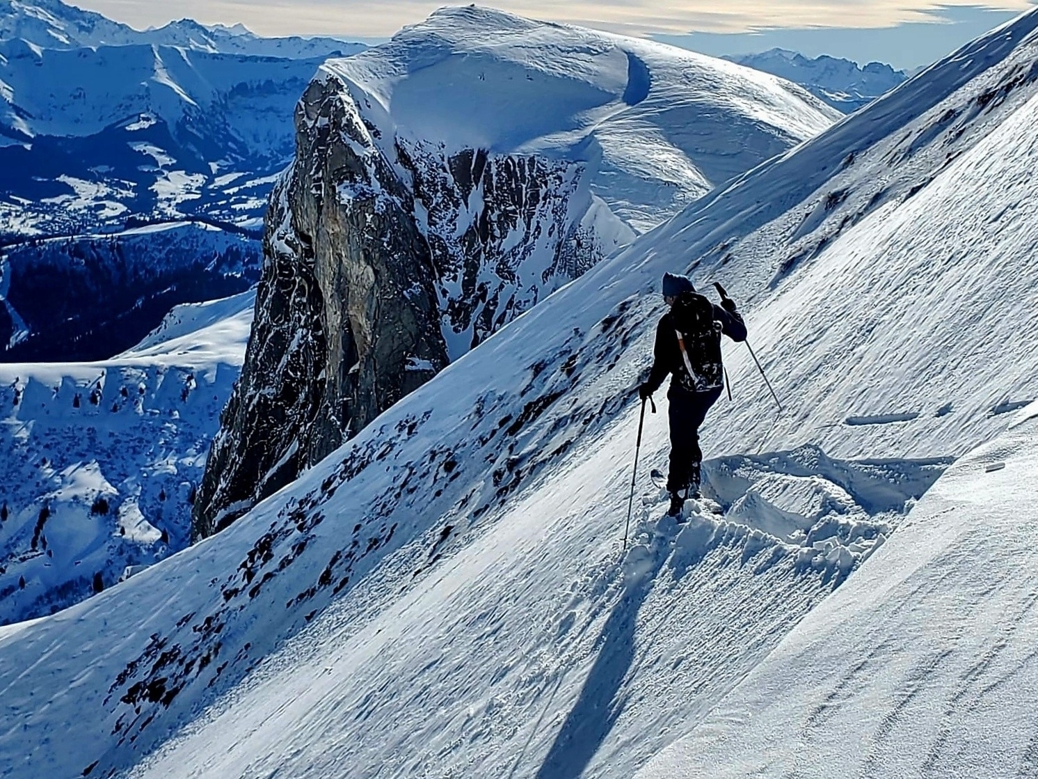 &nbsp;Jl s' engage dans le haut de la combe des Fours