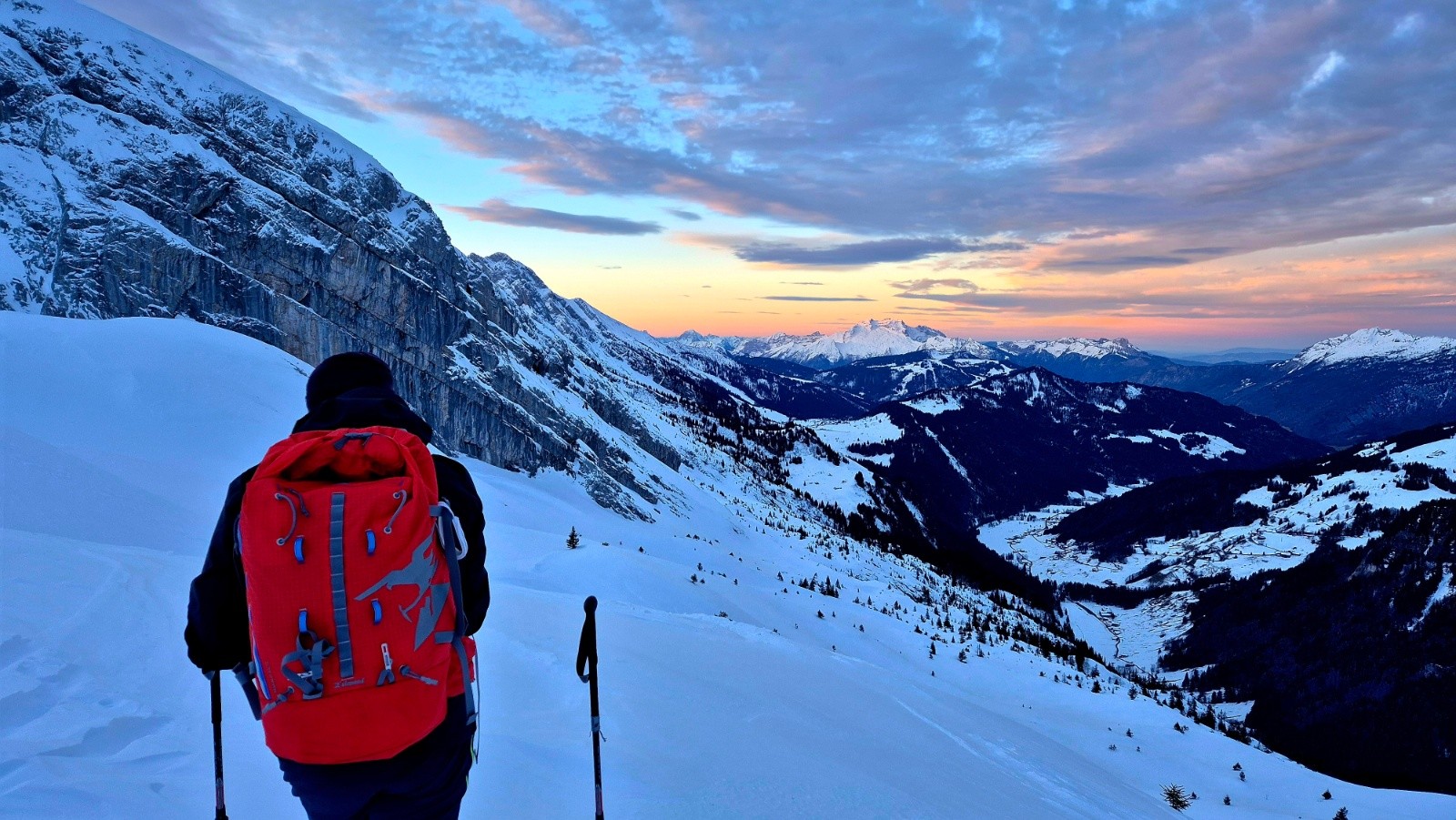 Levé de soleil au depart du refuge de la Pte Percee