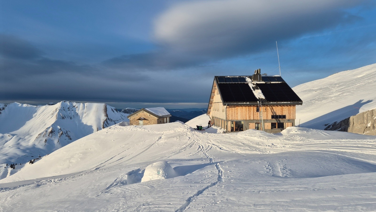 &nbsp;Le.refuge rénové dans la lumiere du soir&nbsp;