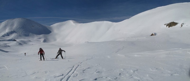 La Fourche : à gauche l'Esillon, à droite La Fourche et cabane des Rougnous