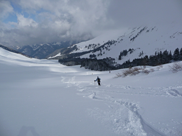 Sous le col : la neige est bonne, le soleil... bof