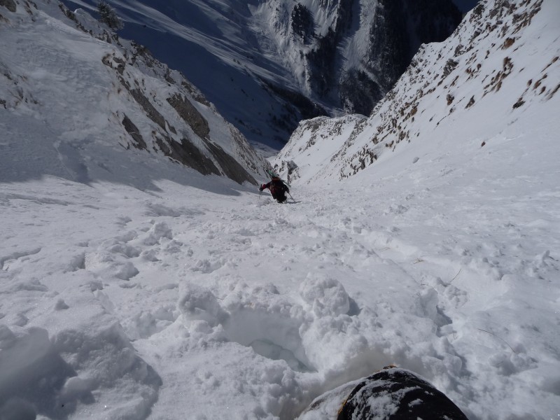 ascension : gabriel et romain en plein effort dans le couloir:
le soleil cogne