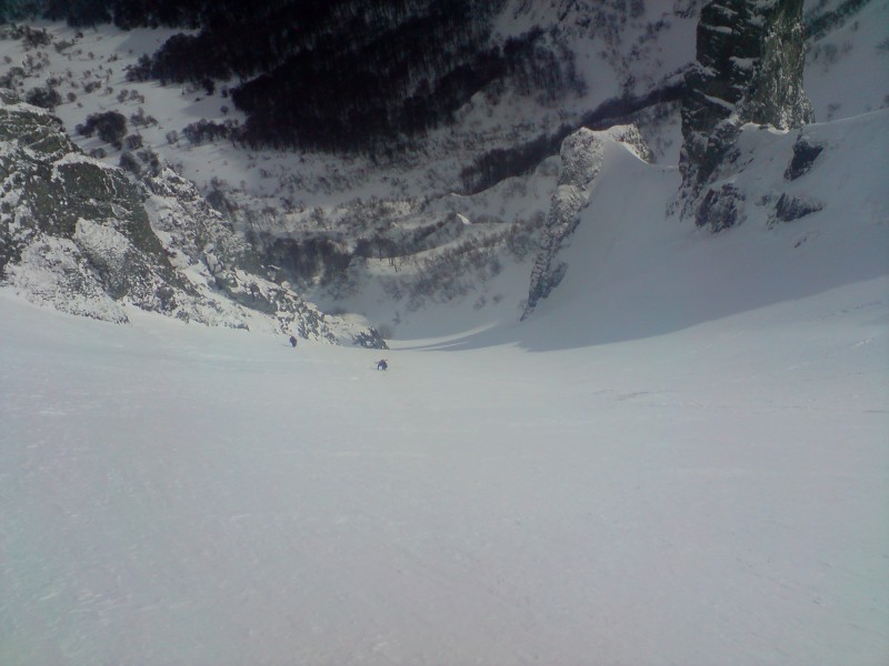 Moine : Christophe et Sylvain en plein dans le Moine, au niveau où la neige s'averra excellente et ou Christophe a skié comme un dieu !