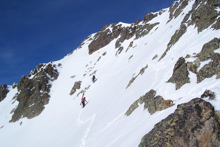 Haut de la face : Puis basculement en face S pour rejoindre le sommet et skier d'en haut