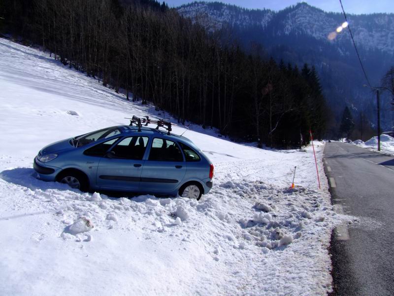 col du rasoir : on m'a toujours dit, quand tu vas trop vite, fais du chasse neige , OUI MANMAN :-)