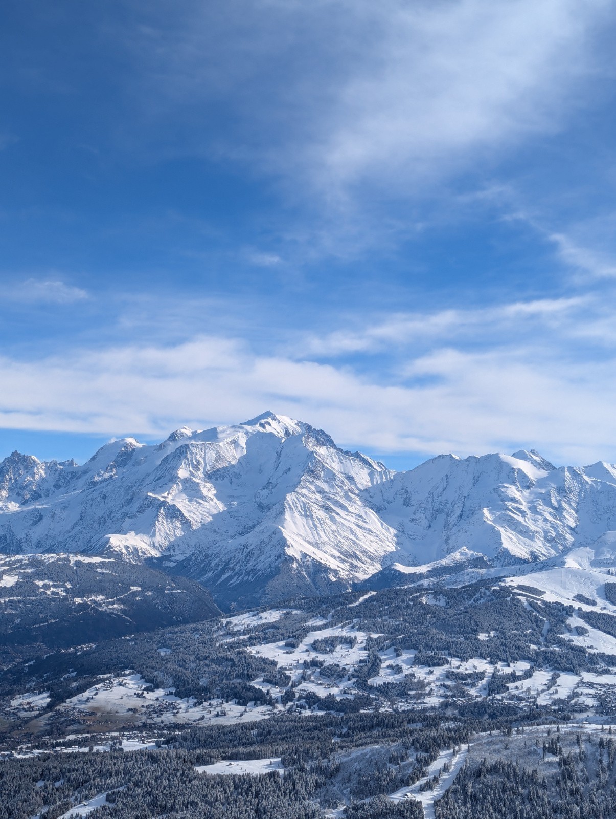 Le mont Blanc qui domine la vallée de l'Arve