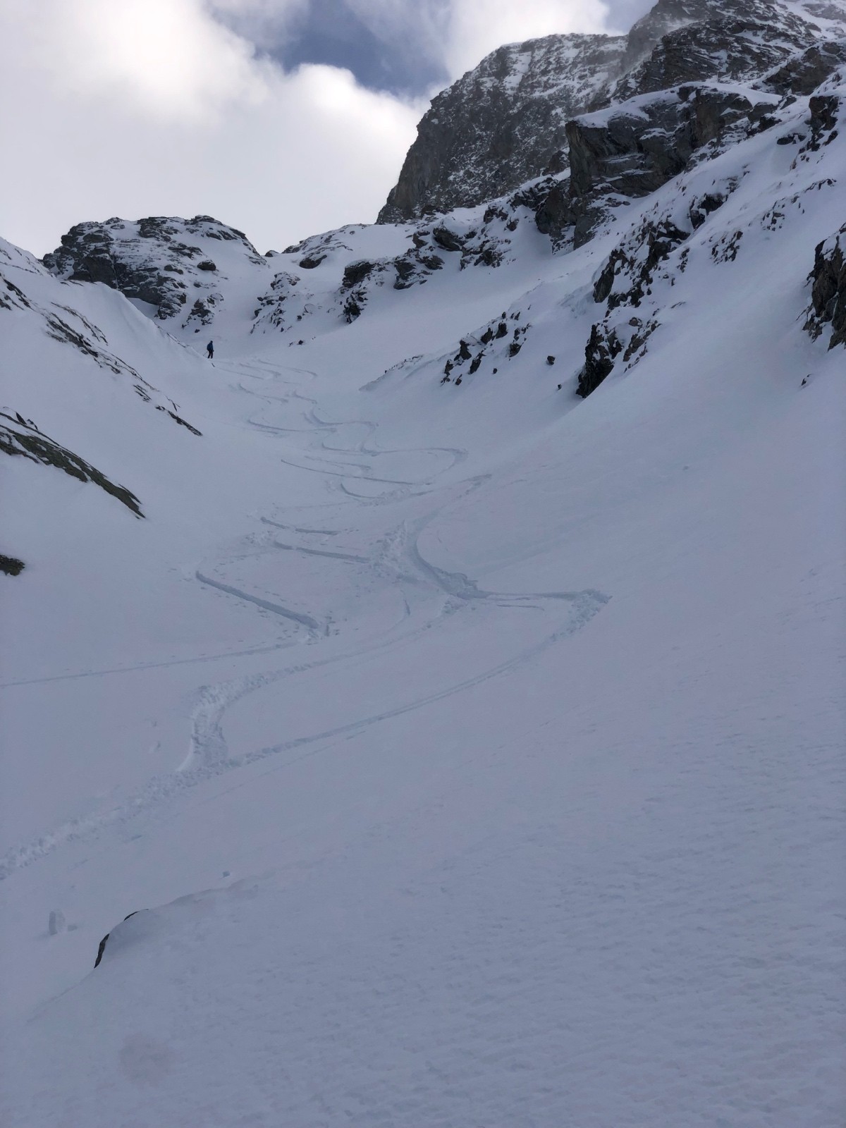 &nbsp;Poudre dans les combes à l'abris du vent
