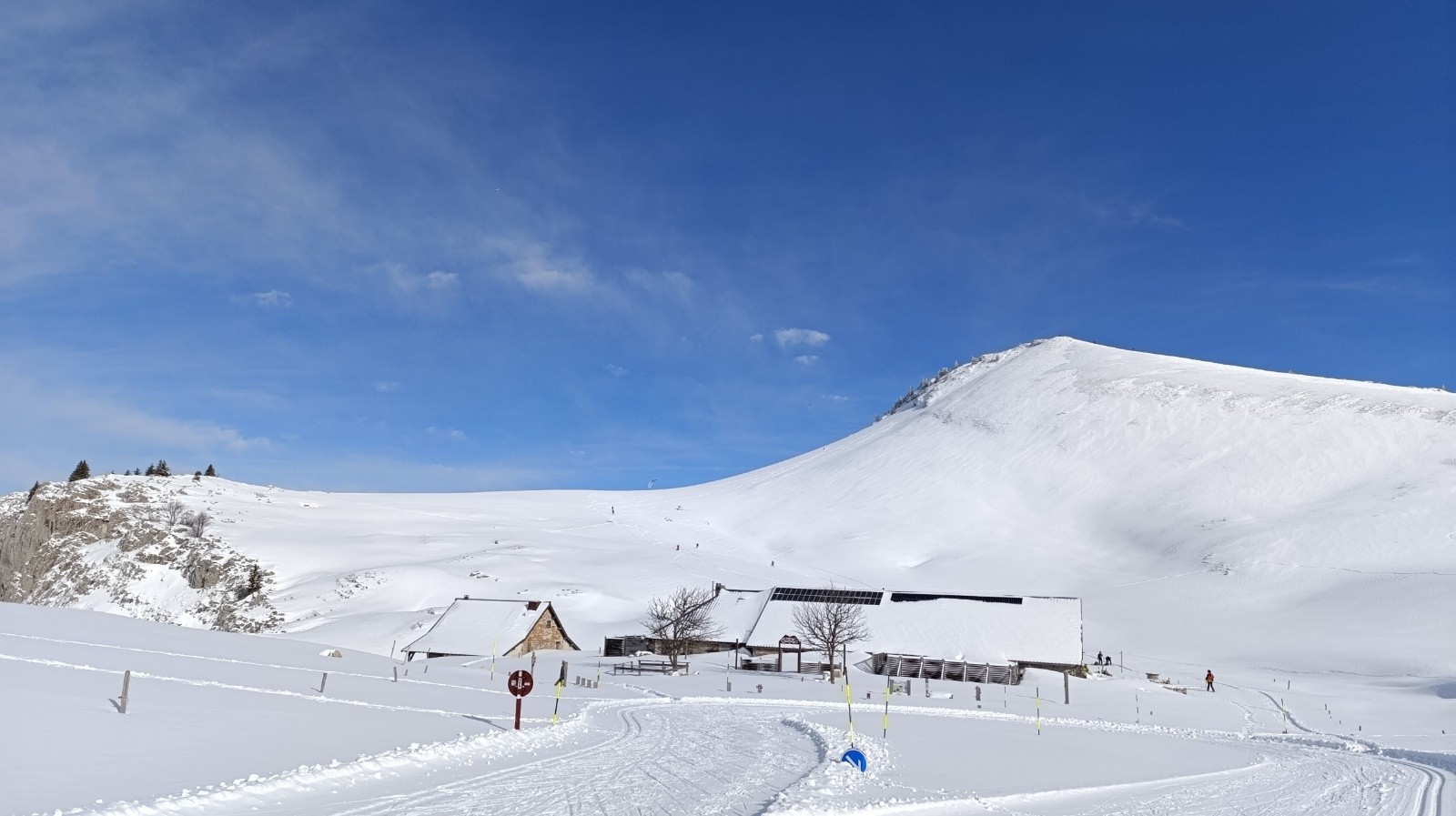 les snowkite. S'en donne a cœur joie.