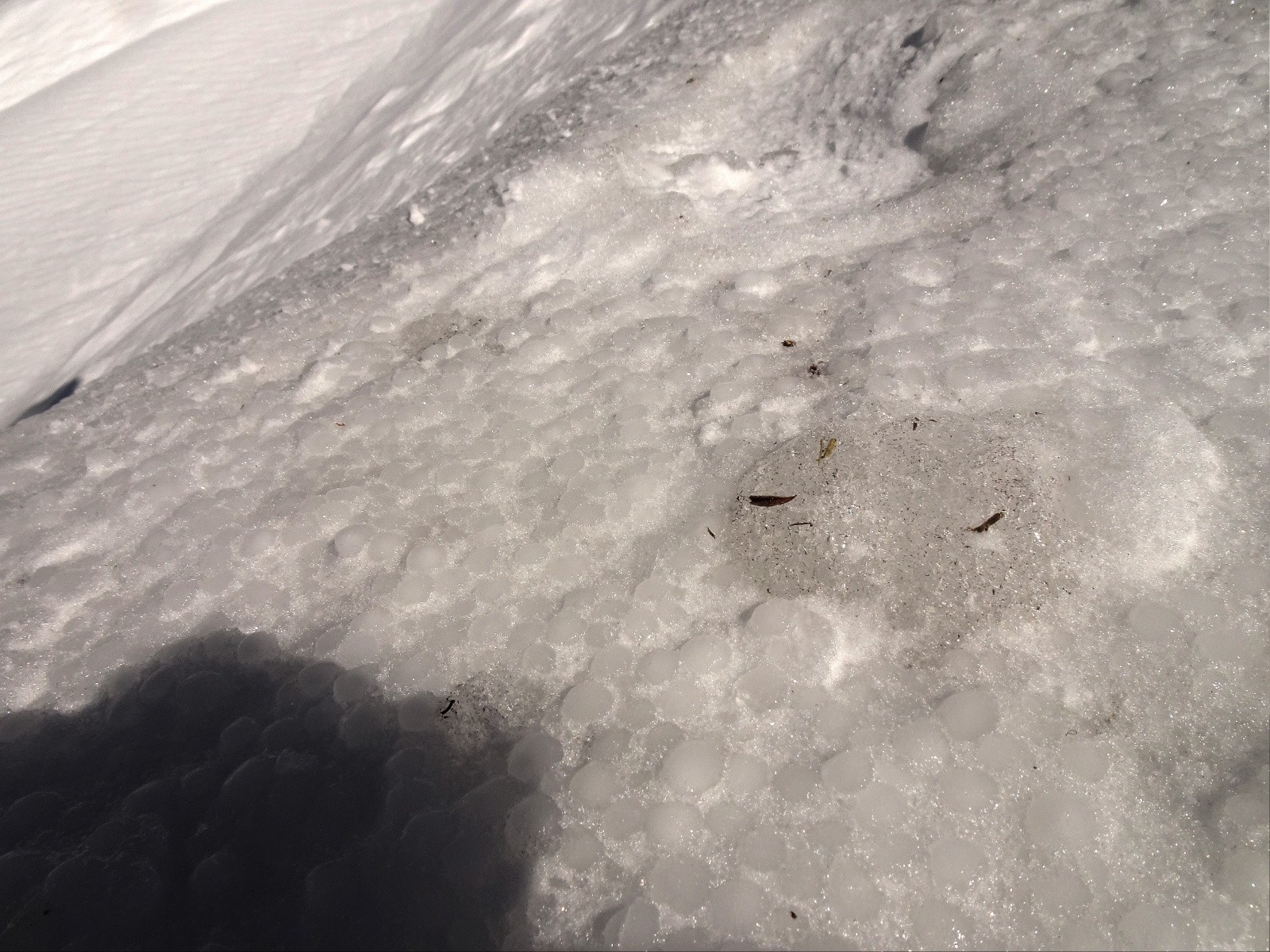 L'orage de lundi soir est arrivé jusque là : les grêlons ressurgissent par endroits