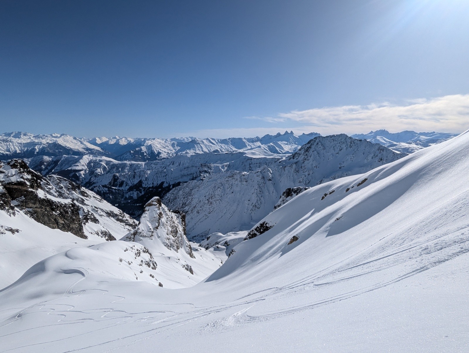 Sous la crête du lac noir 