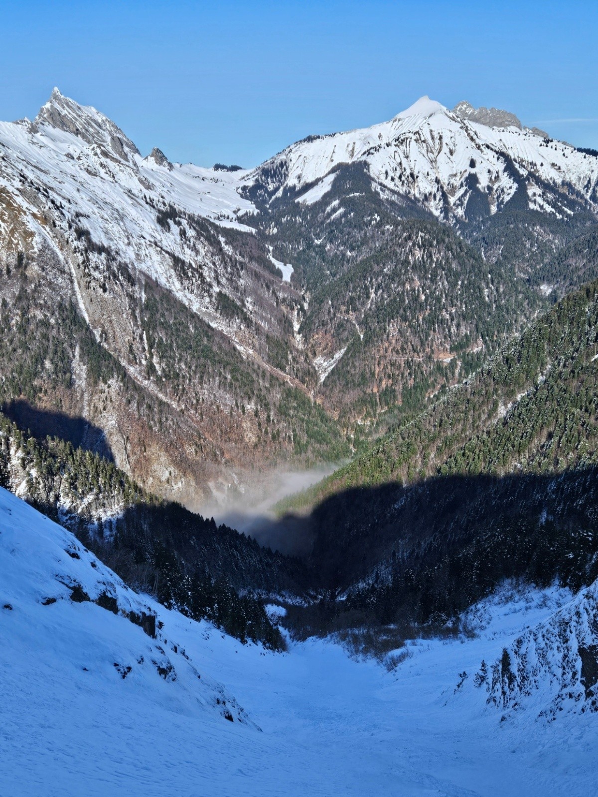  Je vais suivre le lit du ruisseau de Chavatin jusqu'à 1250 m environ.