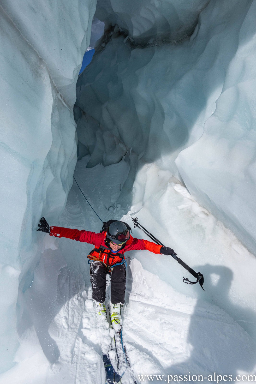 Petite descente étroite et avec la corde à gérer