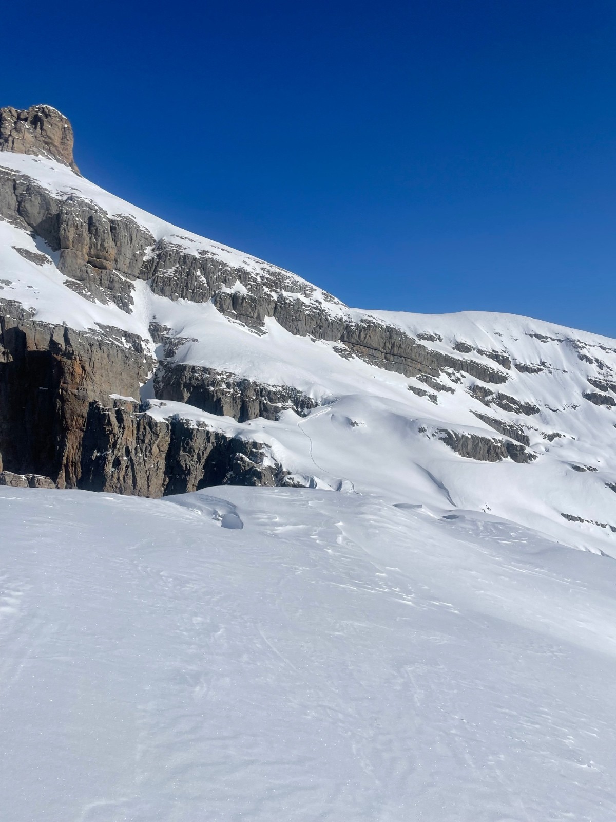 Entrée du couloir au fond. Photo prise le lendemain en direction de varan. 