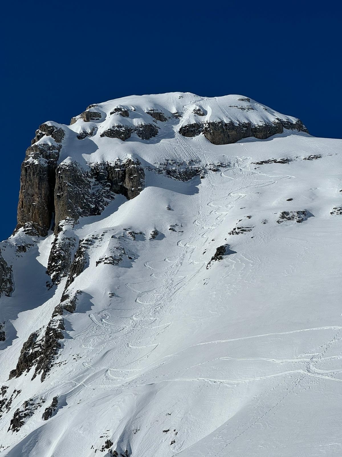 Heureux d'avoir skié le sommet  