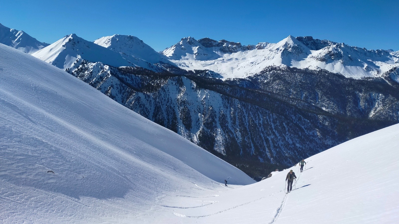  Haut de la combe obscure, vue vers l'W 