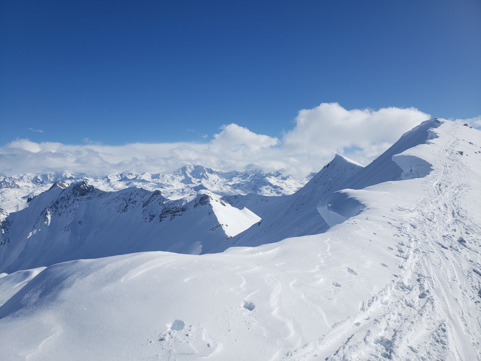 Arête (avec de belles corniches) entre le Crêt Lognan et le Grand Coin