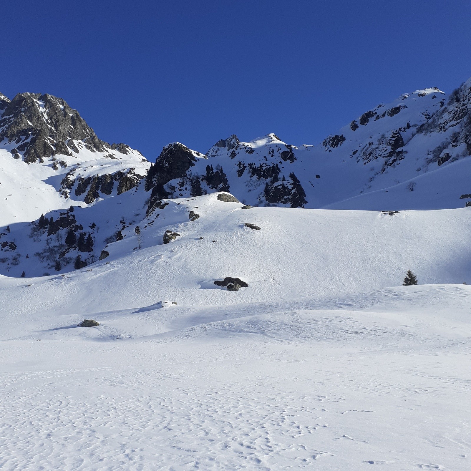 Jérusalem et la pente de montée à droite
