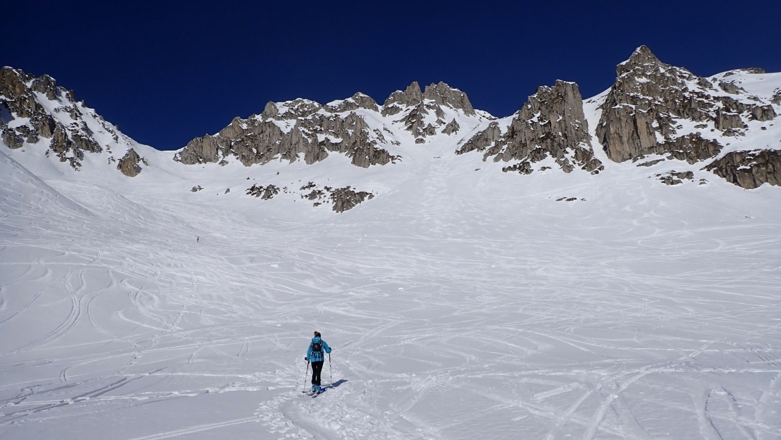 couloir louche percée droit devant