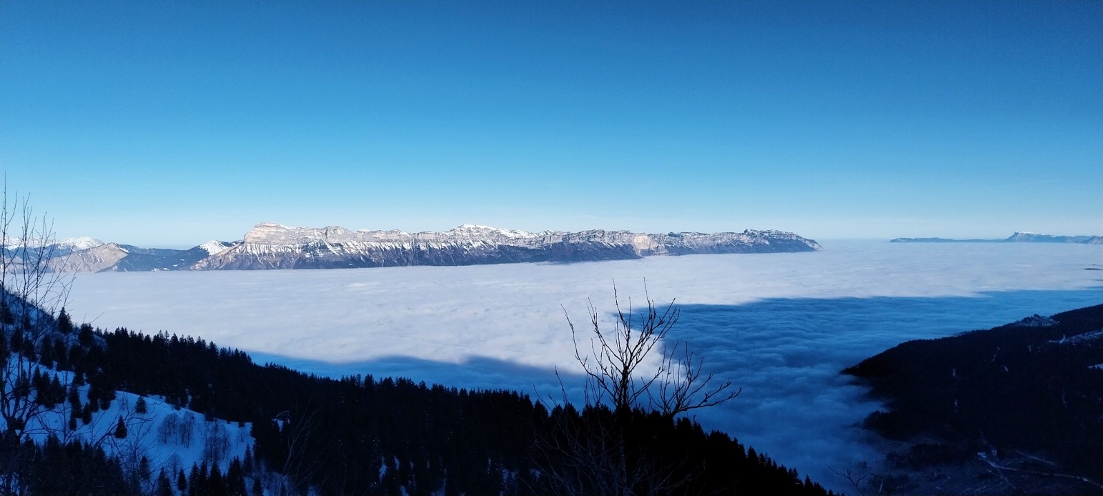 La mer nuage n'a pas bougé de la journée 