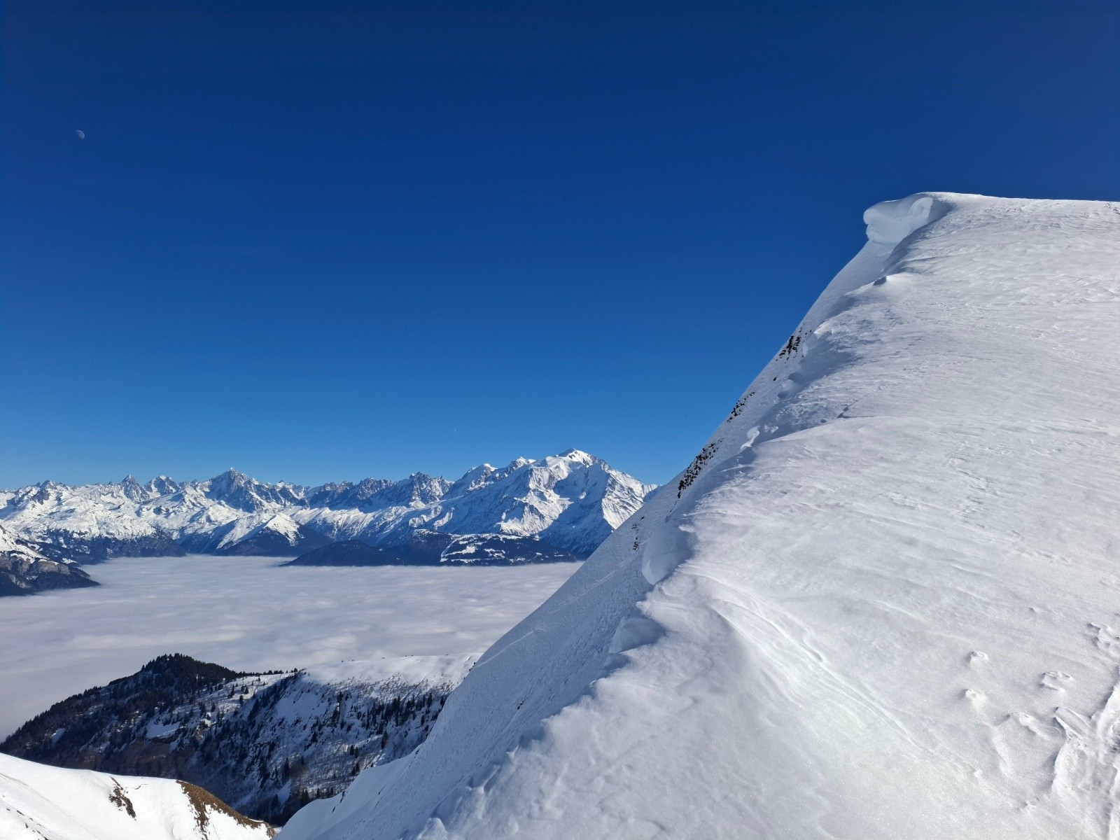 passage de la grande Forclaz,   à droite  la Miaz 