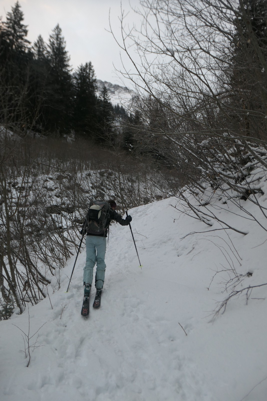 On passe à ski peu avant la retenue d'eau  