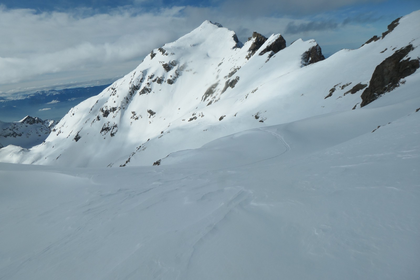 Sur fond de Grande Lance  