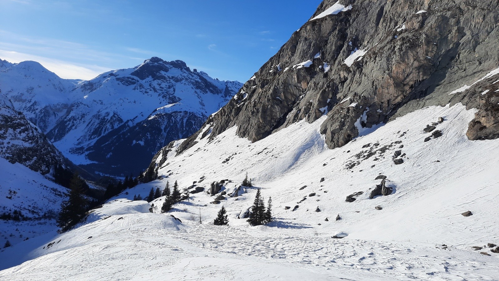 Versant des chamois; nous c'est de l'autre côté. 