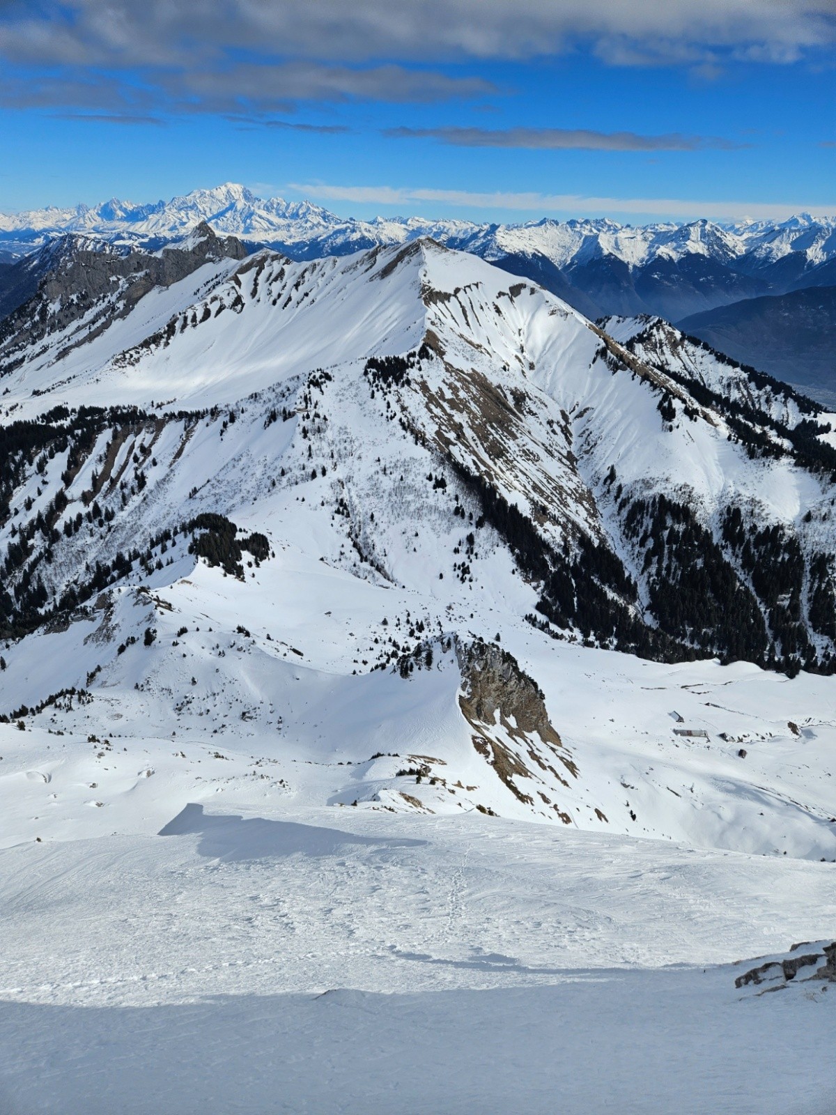  Vue sur la grande Chaurionde avant de me lancer à ski, 40 mètres sous le sommet.