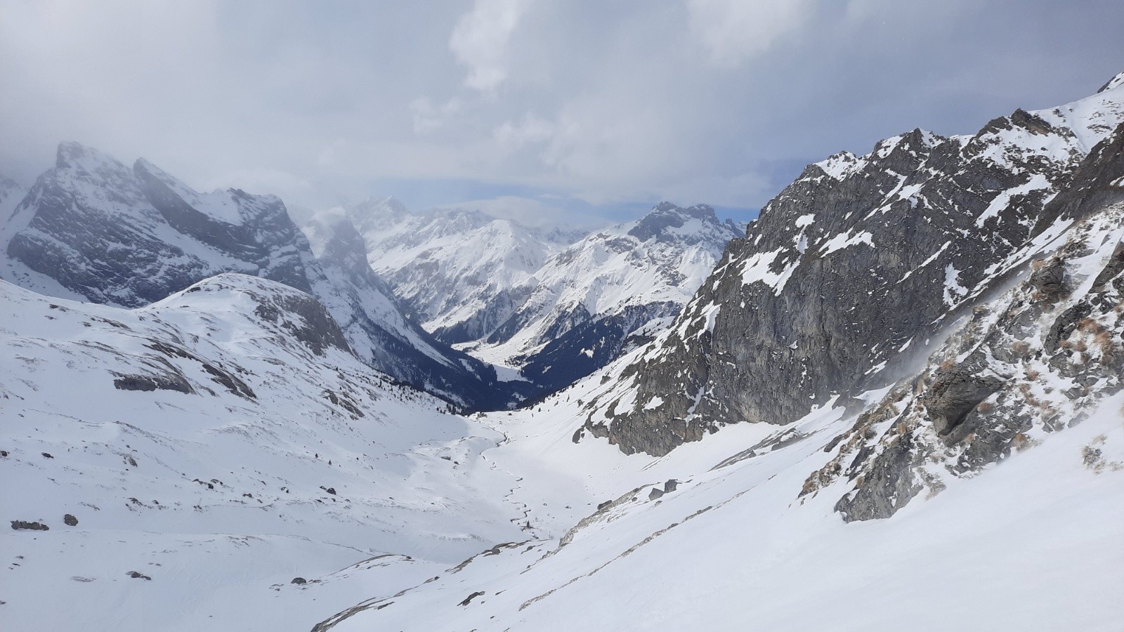 Chemin depuis le haut du télésiège du Génépi