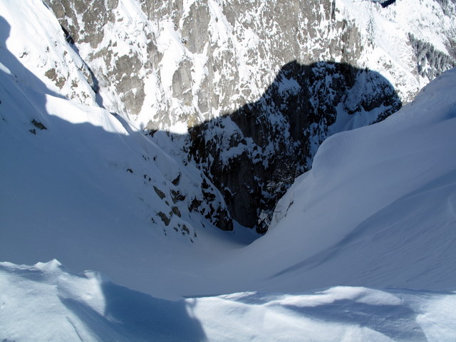 Le départ du couloir Jumeau : Bonne poudreuse le haut est assez large