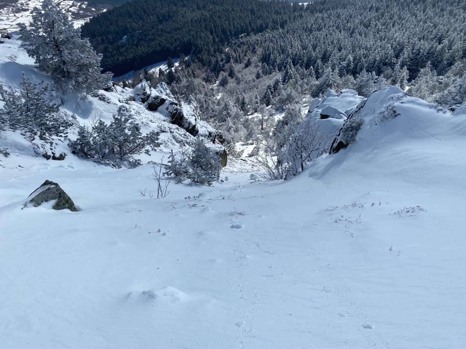 &nbsp;Couloir, sud de gauche, ça manque clairement de neige