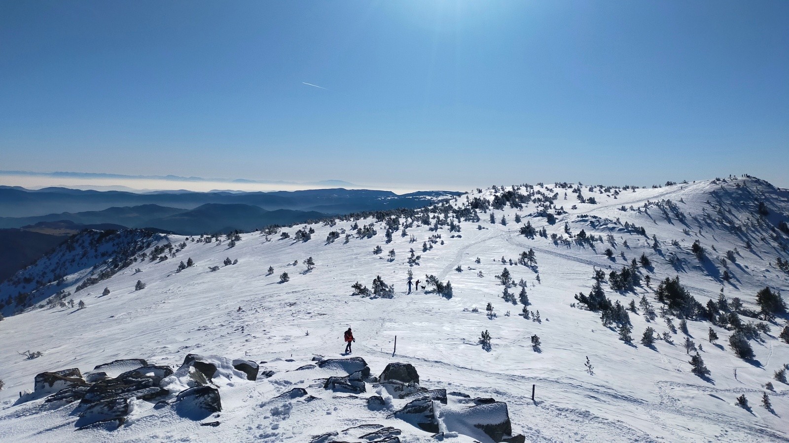  Vue vers le S/E de la Croix, les Alpes au fond à gauche 