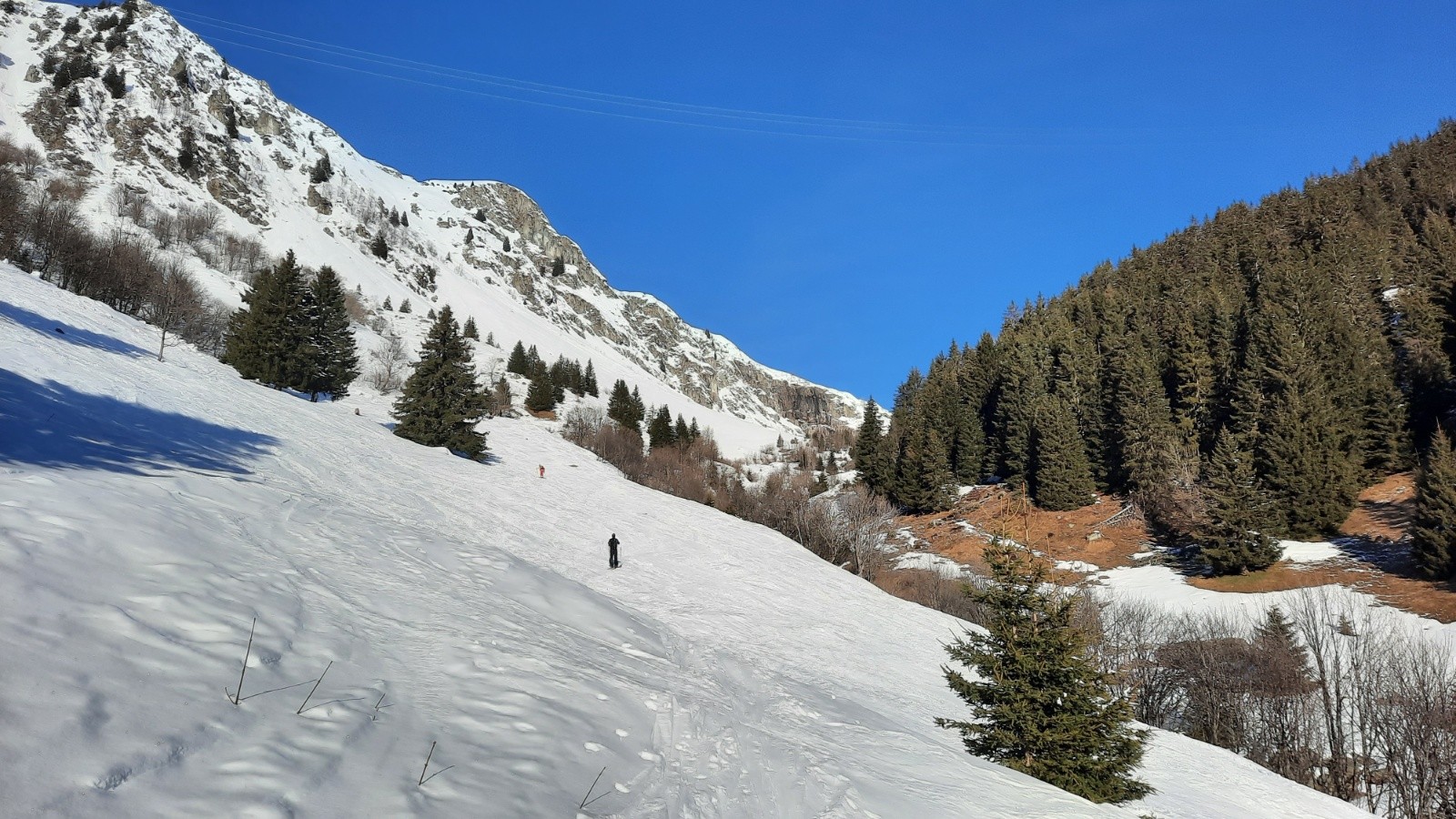 hormis ici à droite, il y a de la neige partout. c'est bon. 