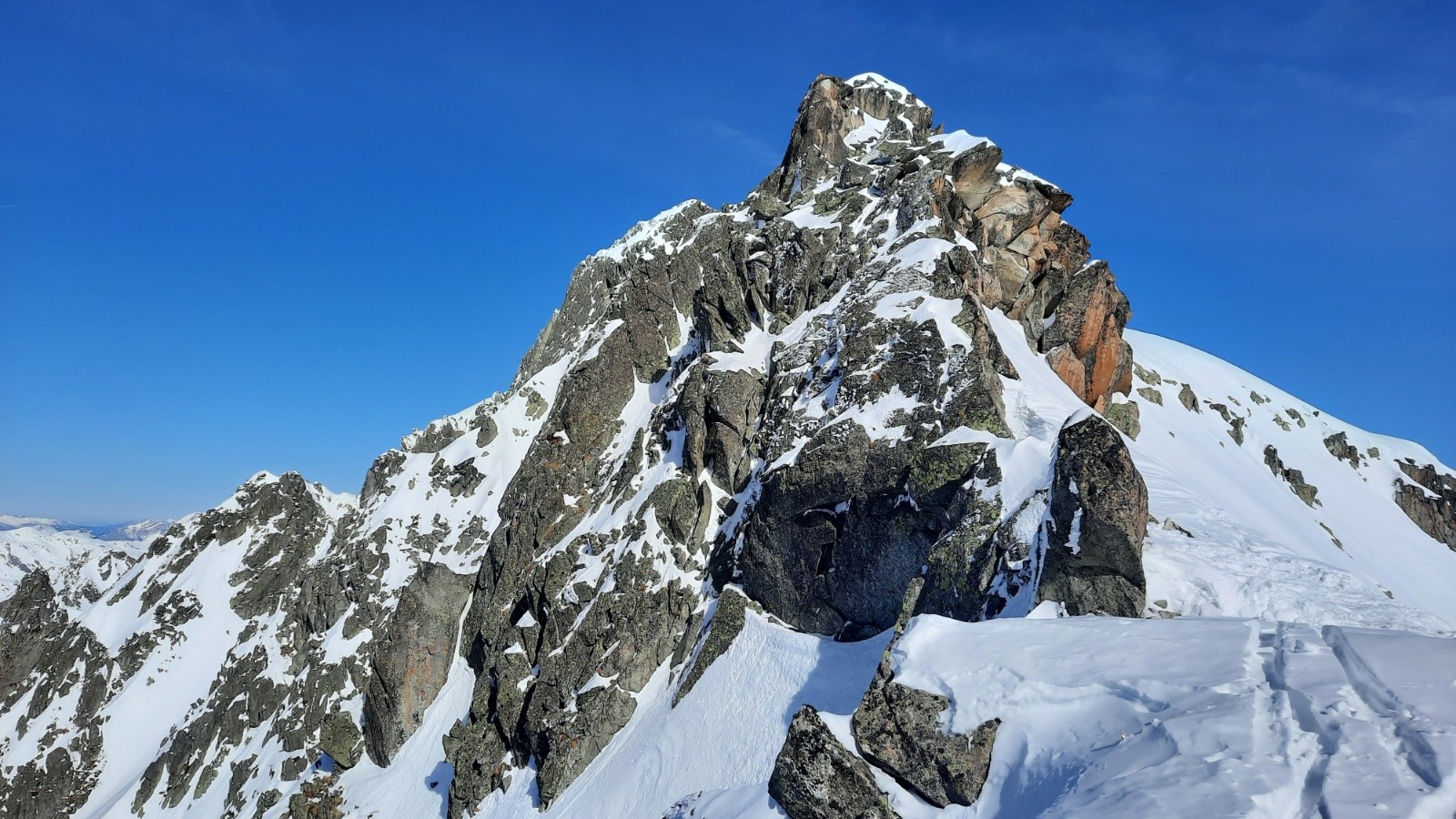   Pano 6/6 - le sommet derrière ce caillou