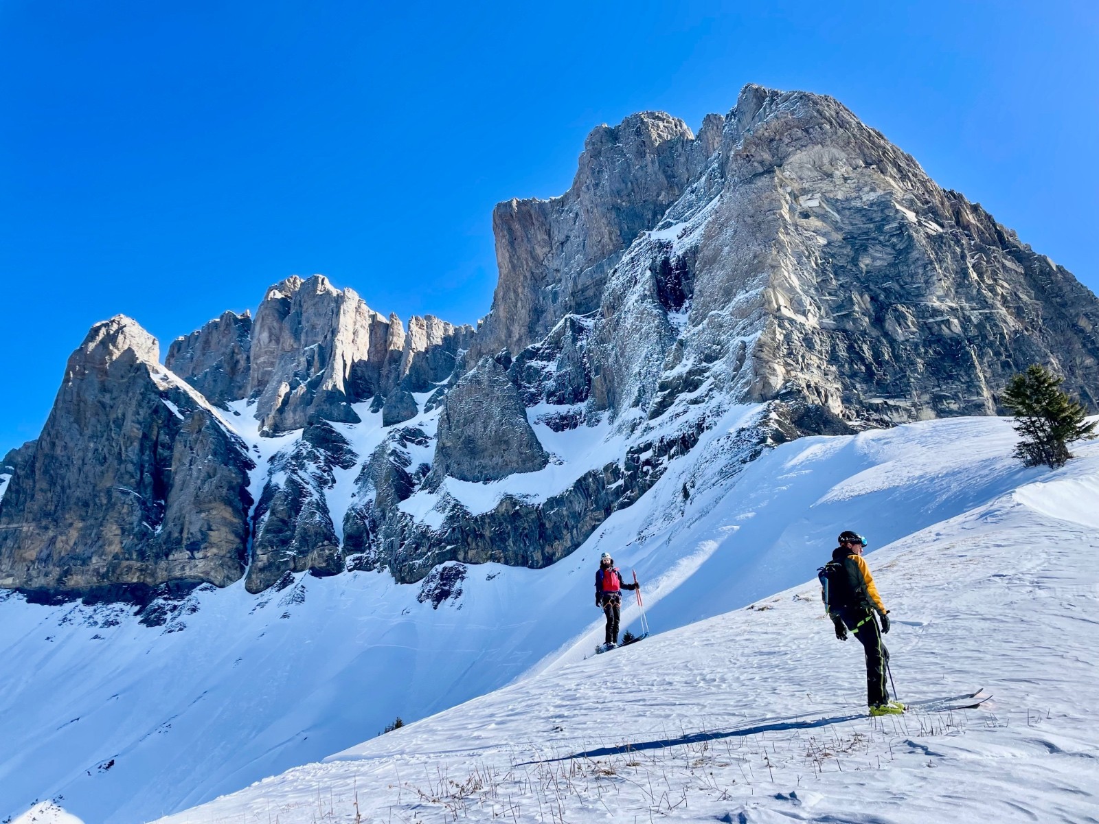 Le couloir en arrière plan