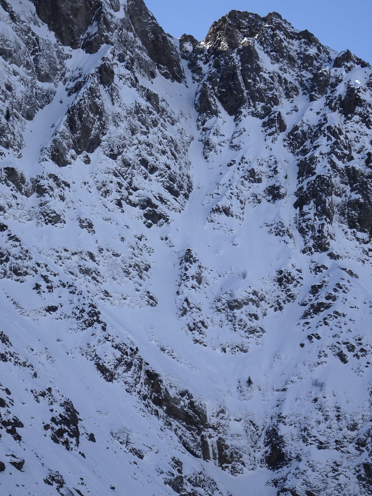 Un couloir à explorer vers les rochers de la Grisonnière