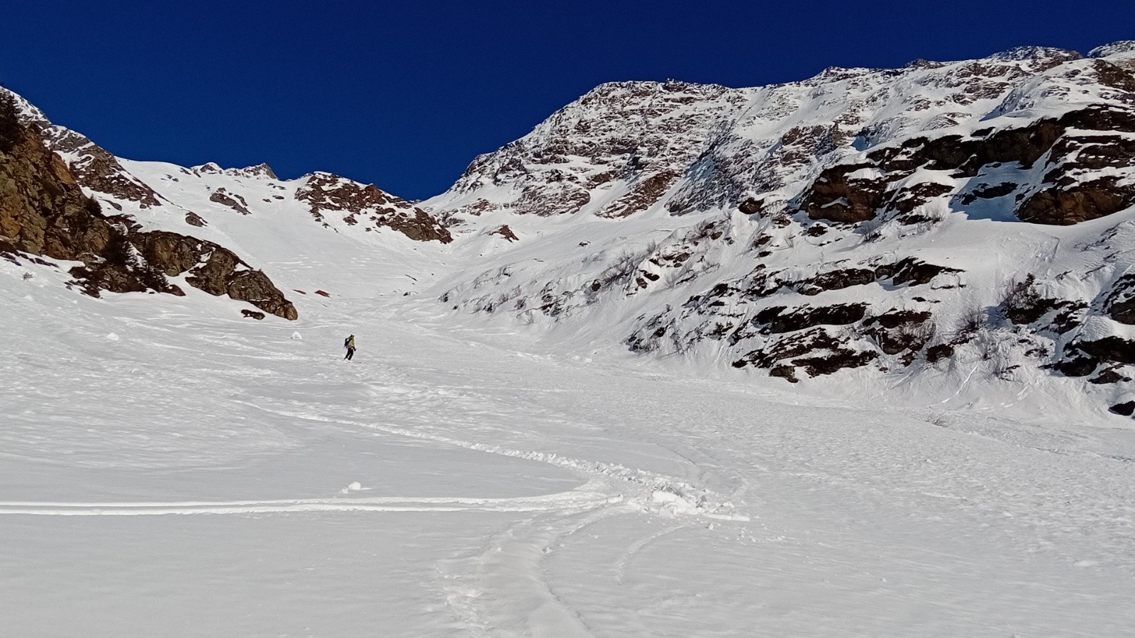  Neige bien transformée avant de rejoindre le lac d'armancette