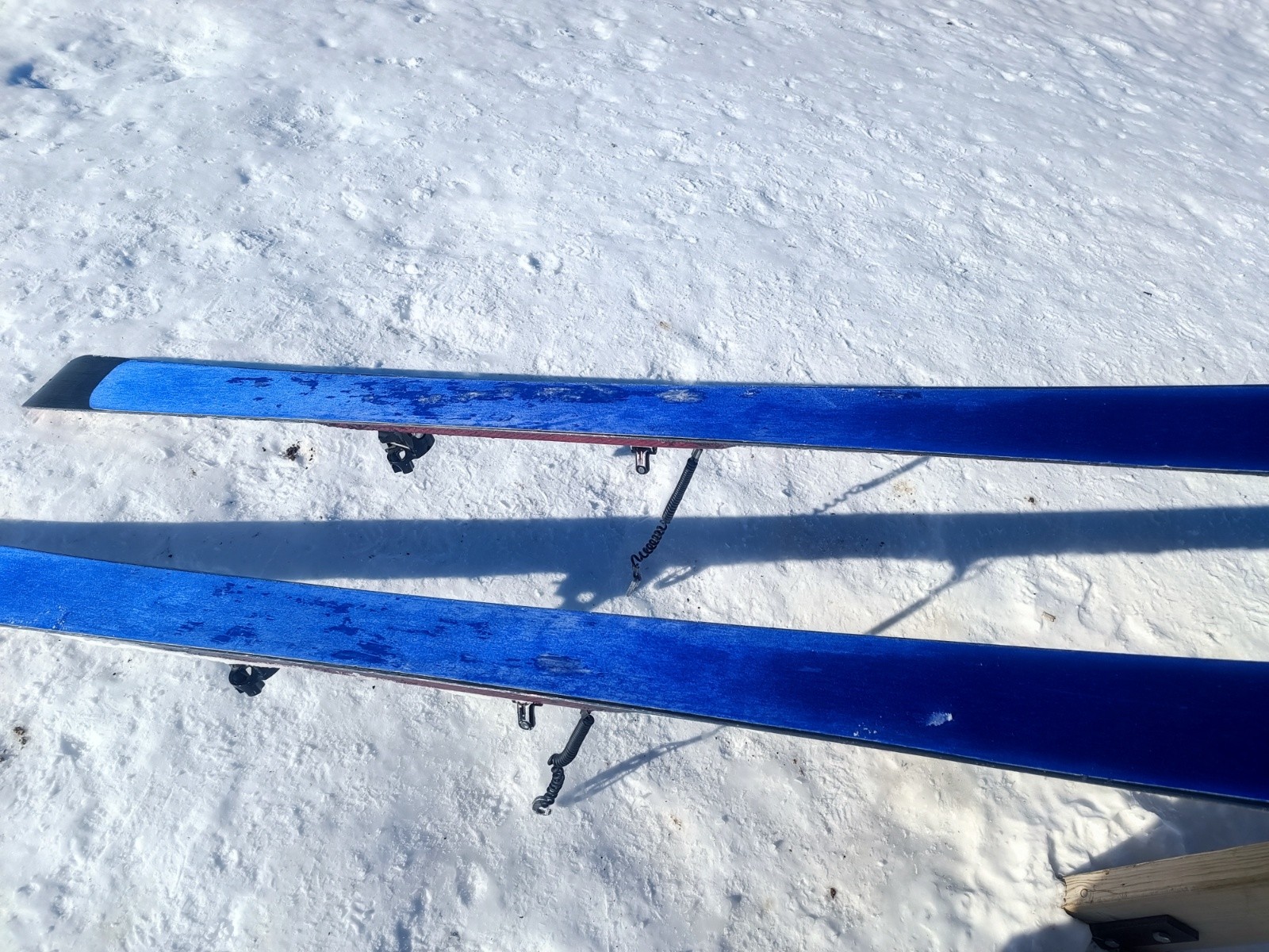 Fin de la première montée, la glace prenaient déjà un peu les peaux, assez galère à faire partir sauf une fois décollé des skis.