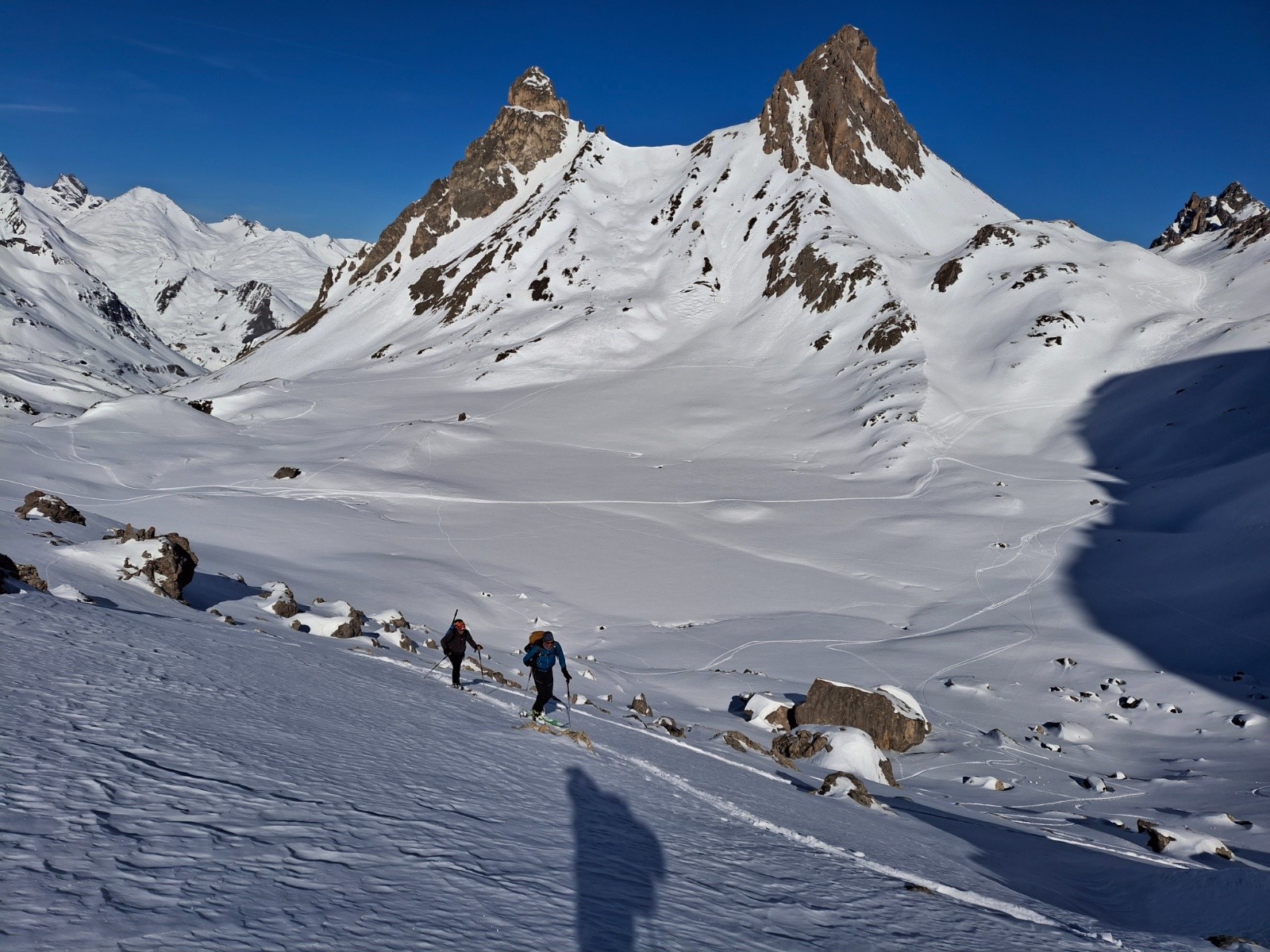  J4 montée à la Crête de la Ponsonnière sur fond de lac des Cerces